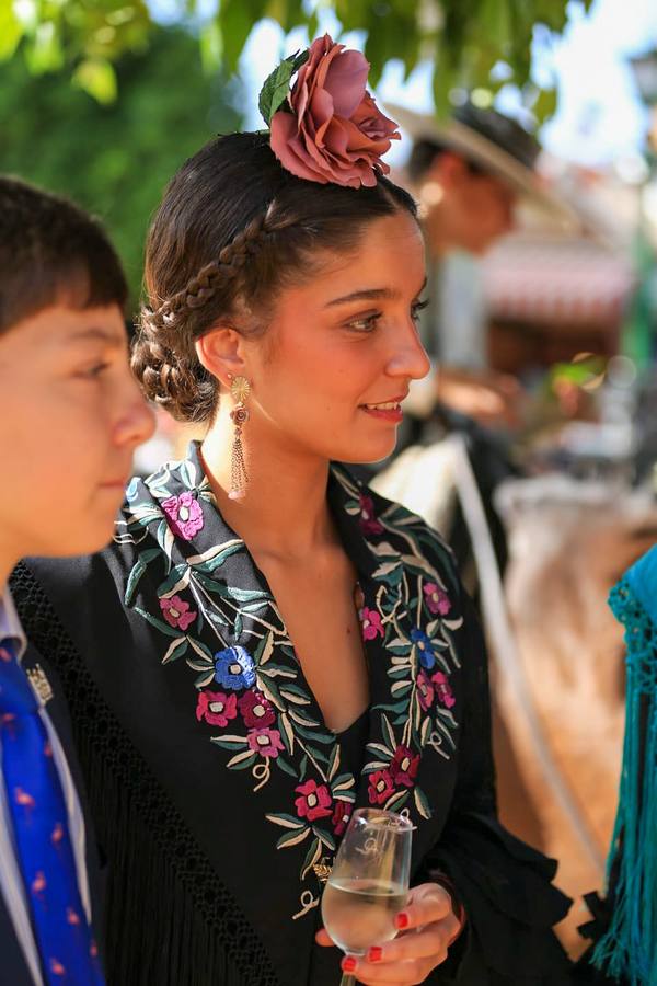 Gran ambiente en las calles del real este jueves de Feria 