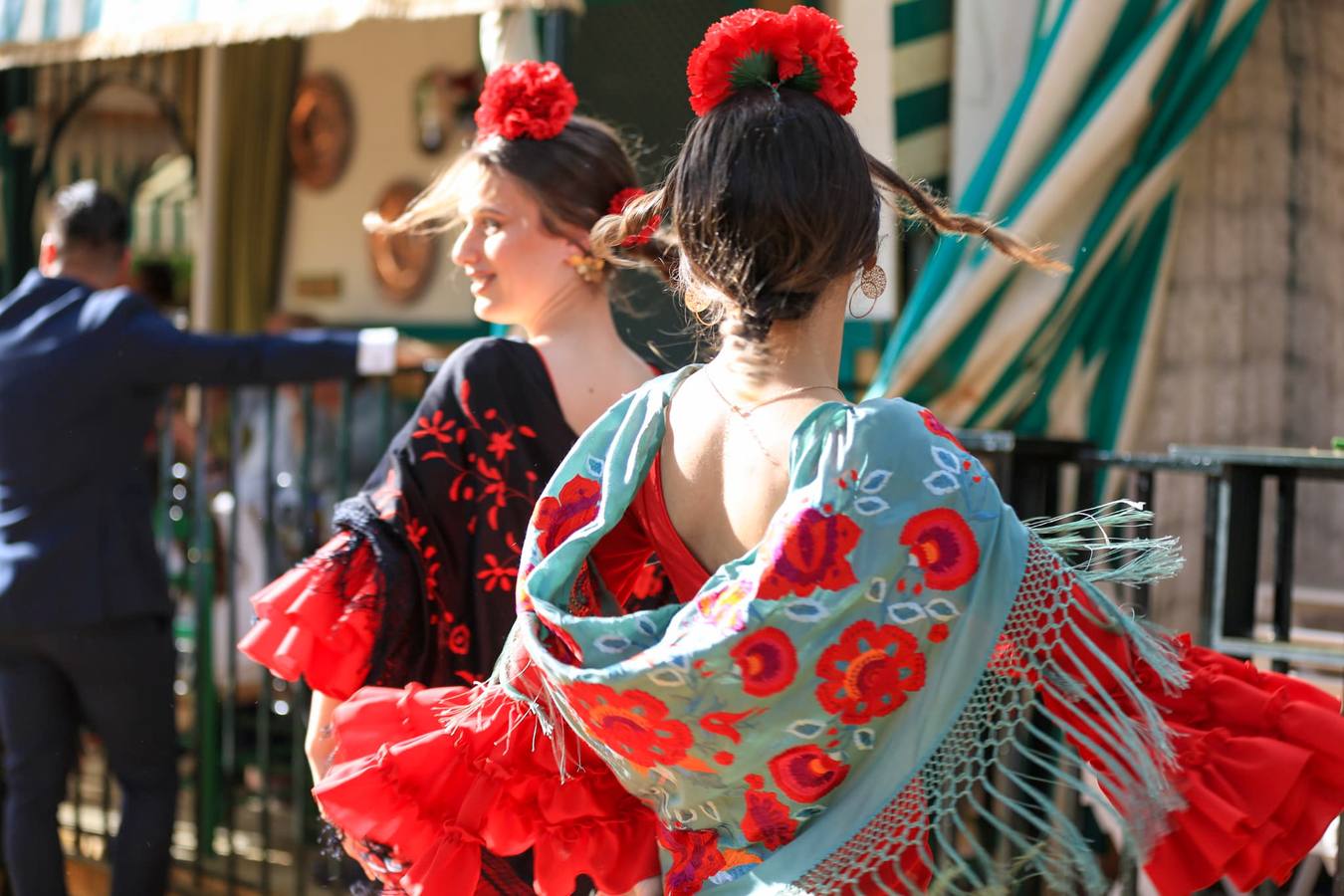 Gran ambiente en las calles del real este jueves de Feria 