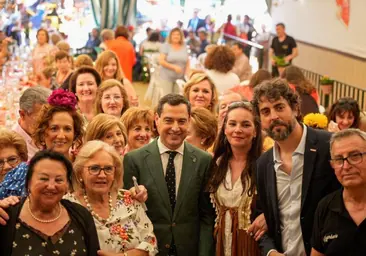 La líder de CC.OO. en Andalucía reacciona al éxito de Juanma Moreno en la caseta del sindicato en la Feria de Sevilla