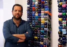 El fundador de Pepe Pinreles: «Soy periodista y máster en televisión pero ahora mismo hago calcetines y estampitas»