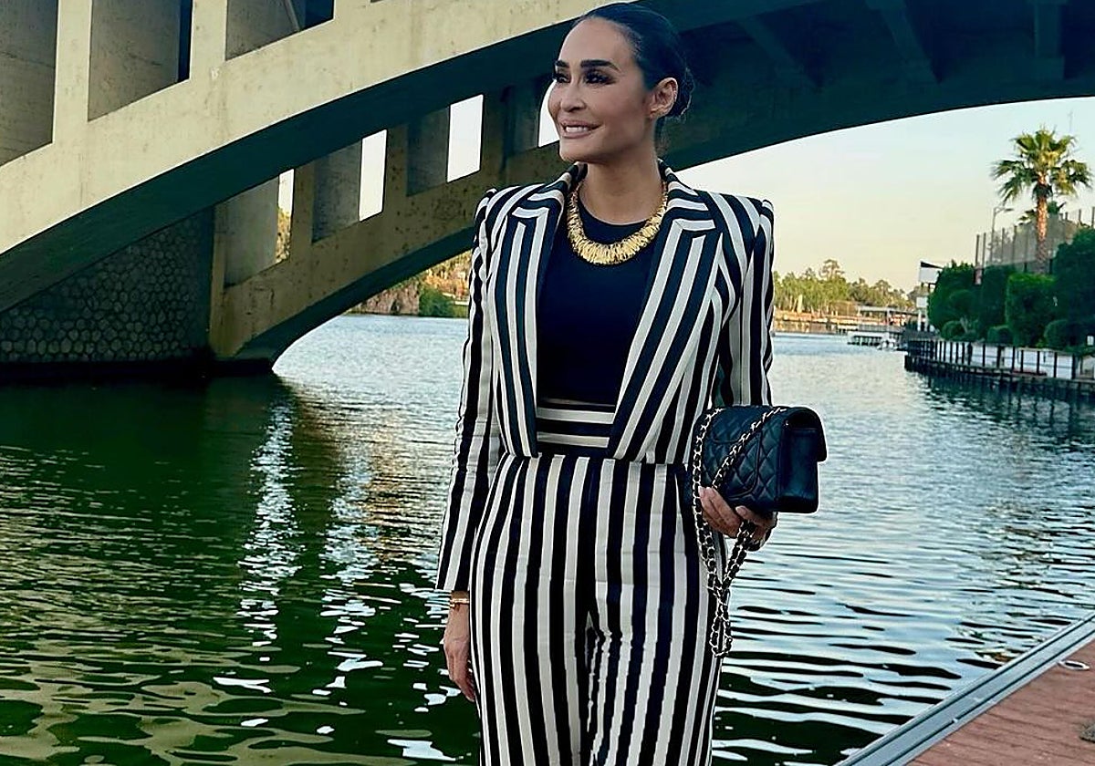 Vicky Martín berrocal, preparada para un día de la Feria de Abril de Sevilla