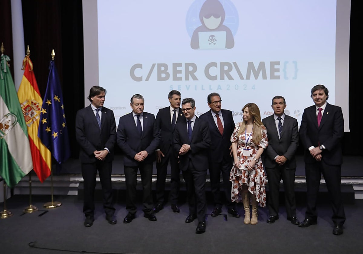 Autoridades en la inauguración en Sevilla del Congreso Cybercrime