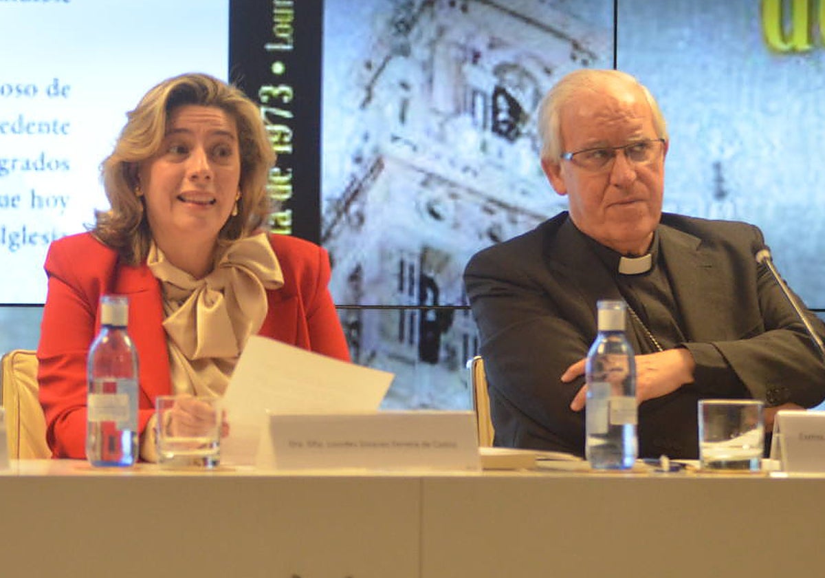 Lourdes Sivianes con el arzobispo de Sevilla, José Ángel Saiz Meneses