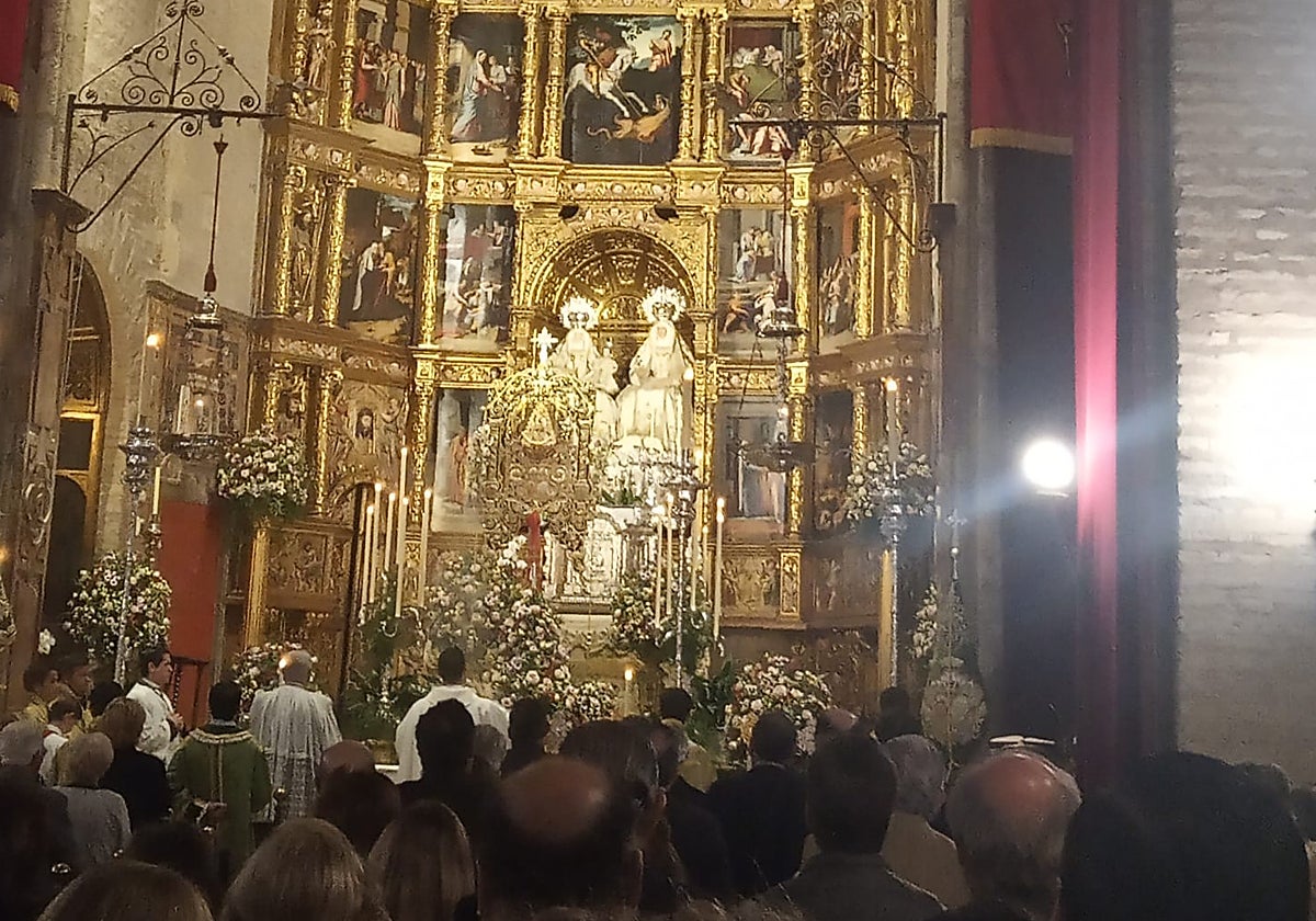 Misa de la novena de la hermandad del Rocio de Triana en la parroquia de Santa Ana