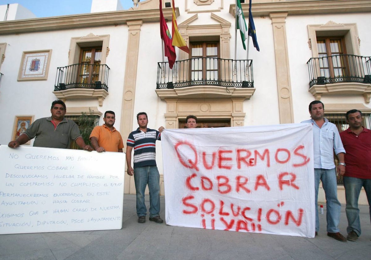 La nefasta gestión socialista provocó la quiebra de más de un centenar de empresas que prestaron sus servicios al Ayuntamiento