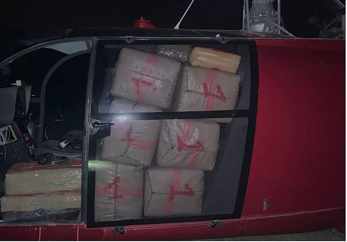 Imagen de archivo de un helicóptero cargado de hachís