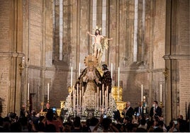 Elegancia y sobriedad en el traslado de la dolorosa de los Javieres a Santa Marina