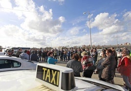 Un taxista, alcanzado por un disparo cuando circulaba por las Tres Mil Viviendas de Sevilla