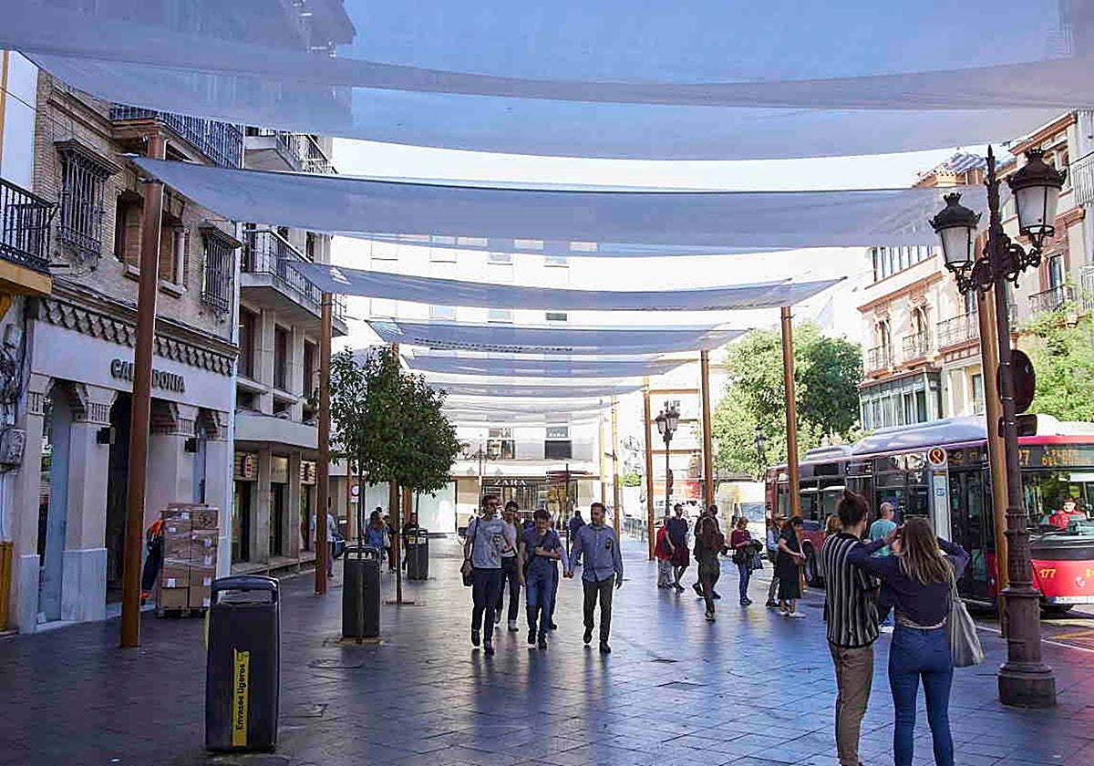 Imagen de la Campana con los toldos ya instalados