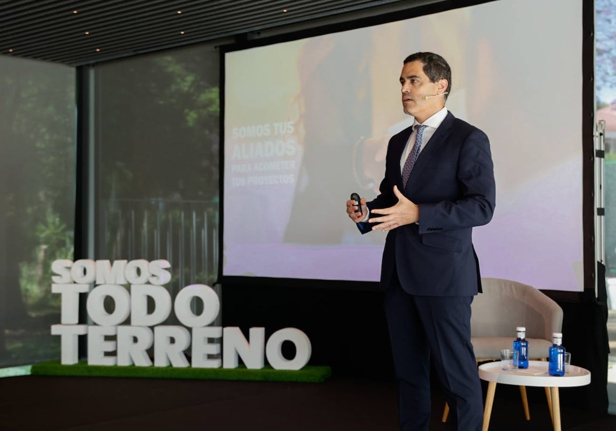 Presentación en Sevilla de los suelos y obra