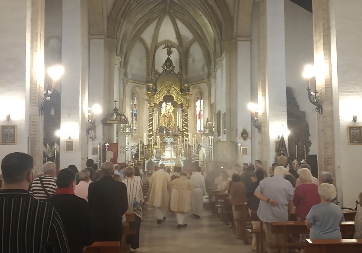 Última misa en la parroquia de Omnium Sanctorum hasta que terminen las obras