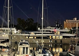 Llega a Sevilla el lujoso yate Phoenician, de 44 metros de eslora y diseñado para «vivir una experiencia única»