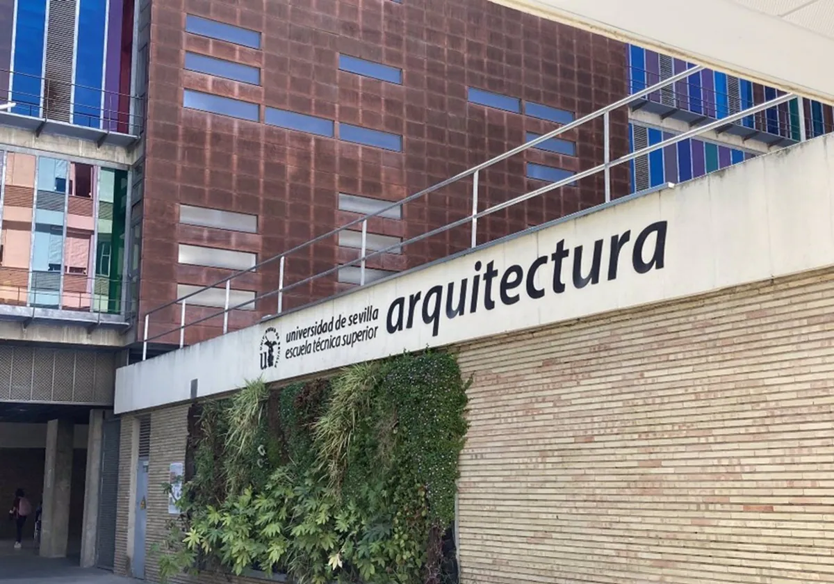Exterior de la Escuela Superior de Arquitectura de Sevilla, en el campus de Reina Mercedes