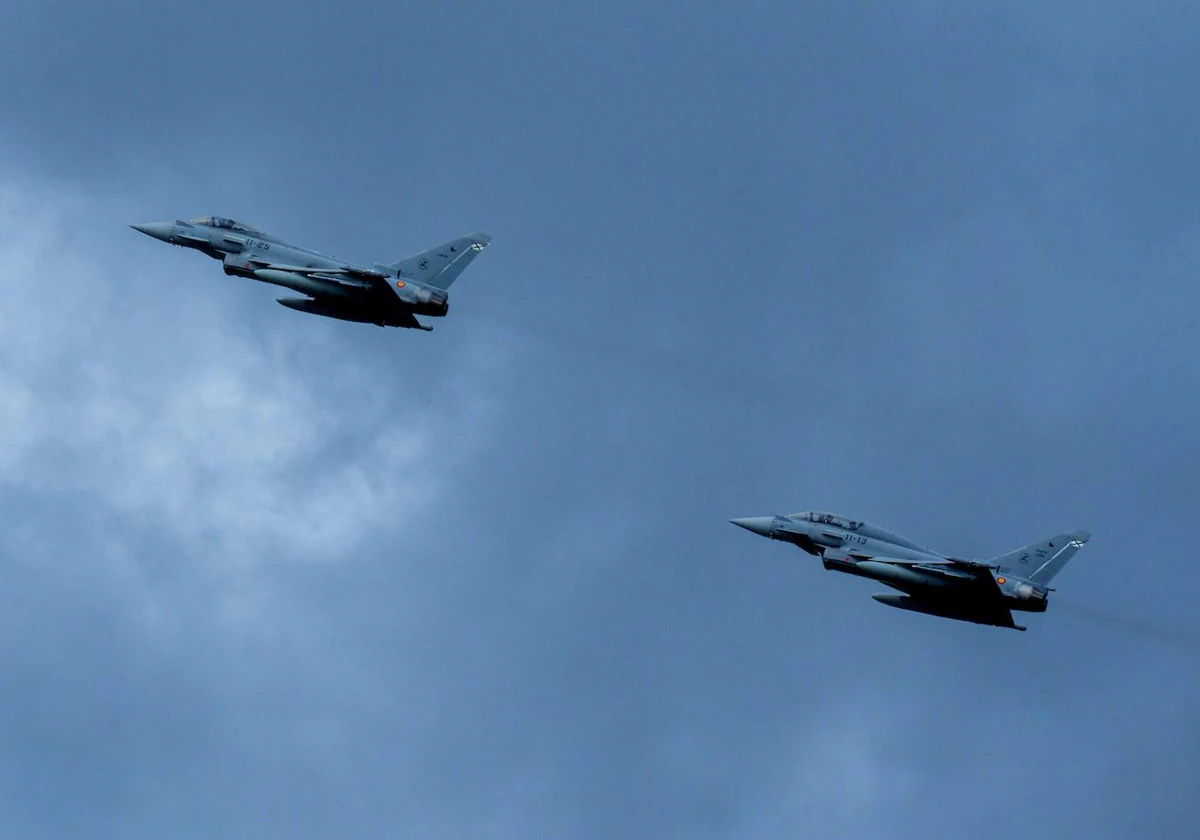 Dos cazas Eurofighter de la base aérea de Morón