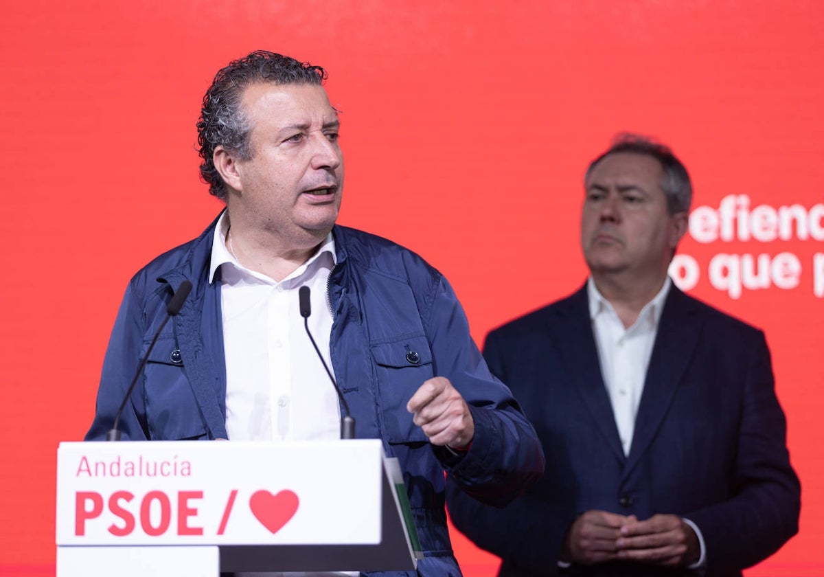 Javier Fernández, junto a Juan Espadas, en una imagen de archivo en la sede del PSOE-A