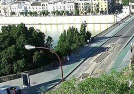 El puente de Triana, en Sevilla, reabierto al tráfico tras unos trabajos de reparación