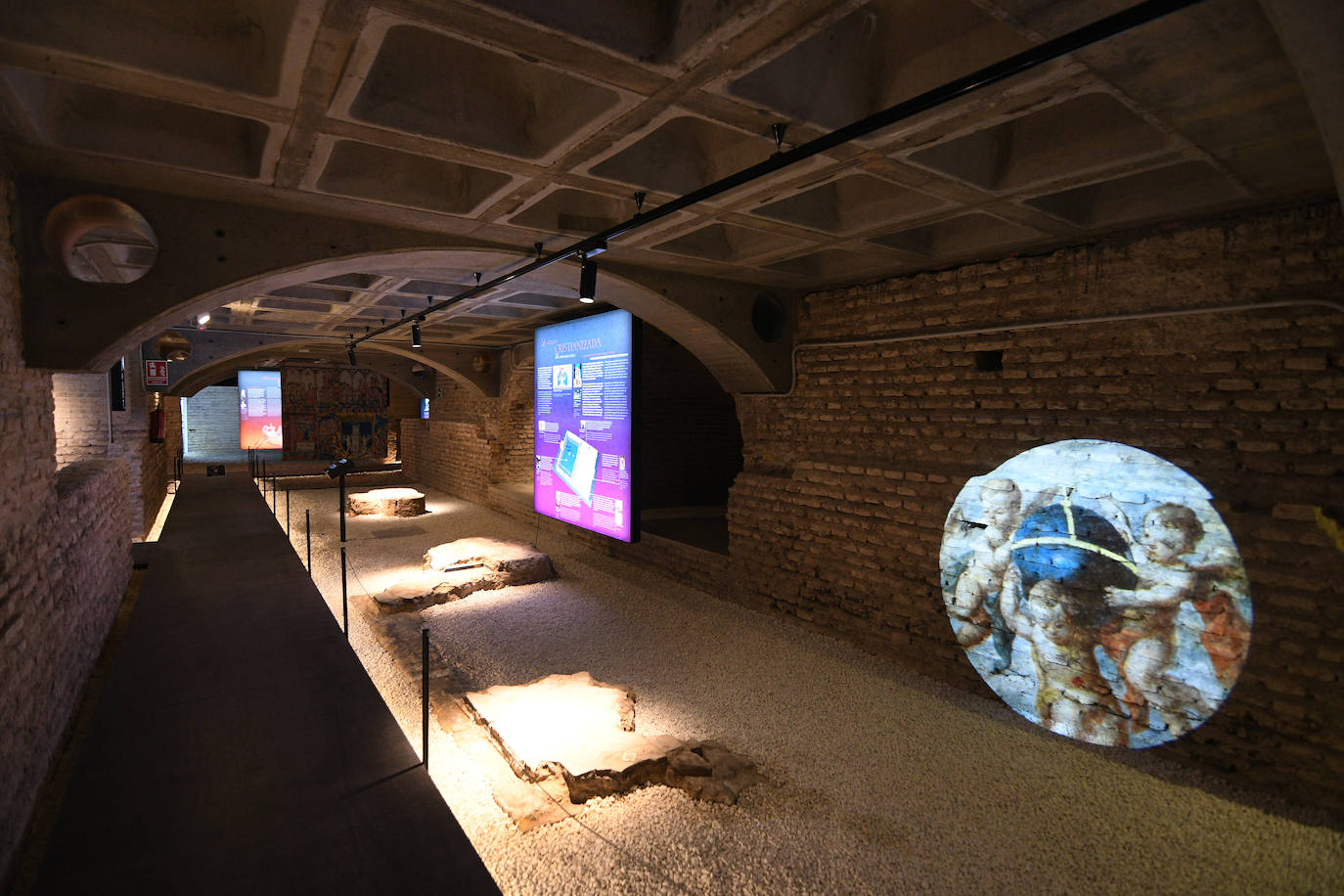 Descubriendo la historia de la iglesia del Salvador de Sevilla a través de &#039;La huella de lo sagrado&#039;