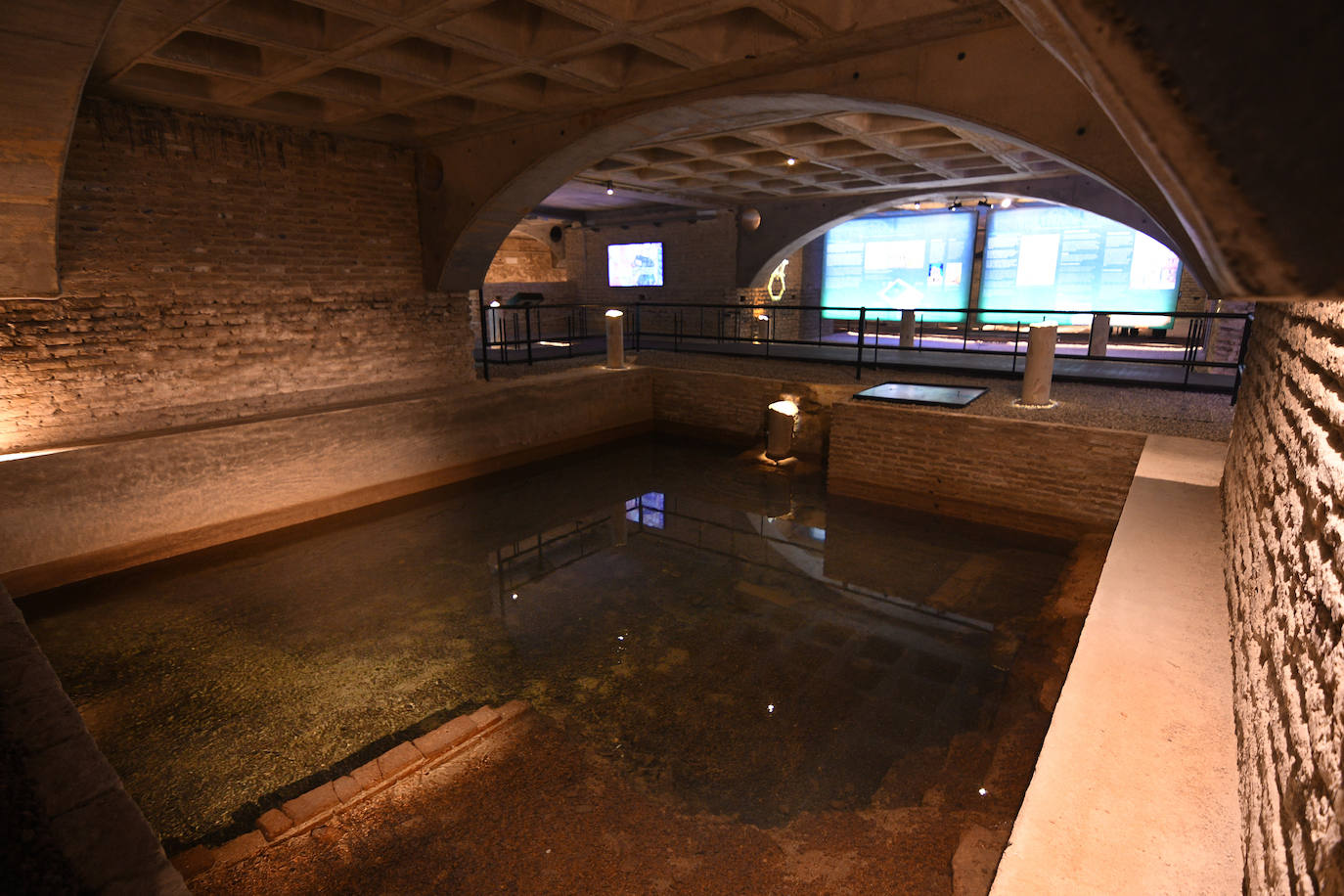 Descubriendo la historia de la iglesia del Salvador de Sevilla a través de &#039;La huella de lo sagrado&#039;