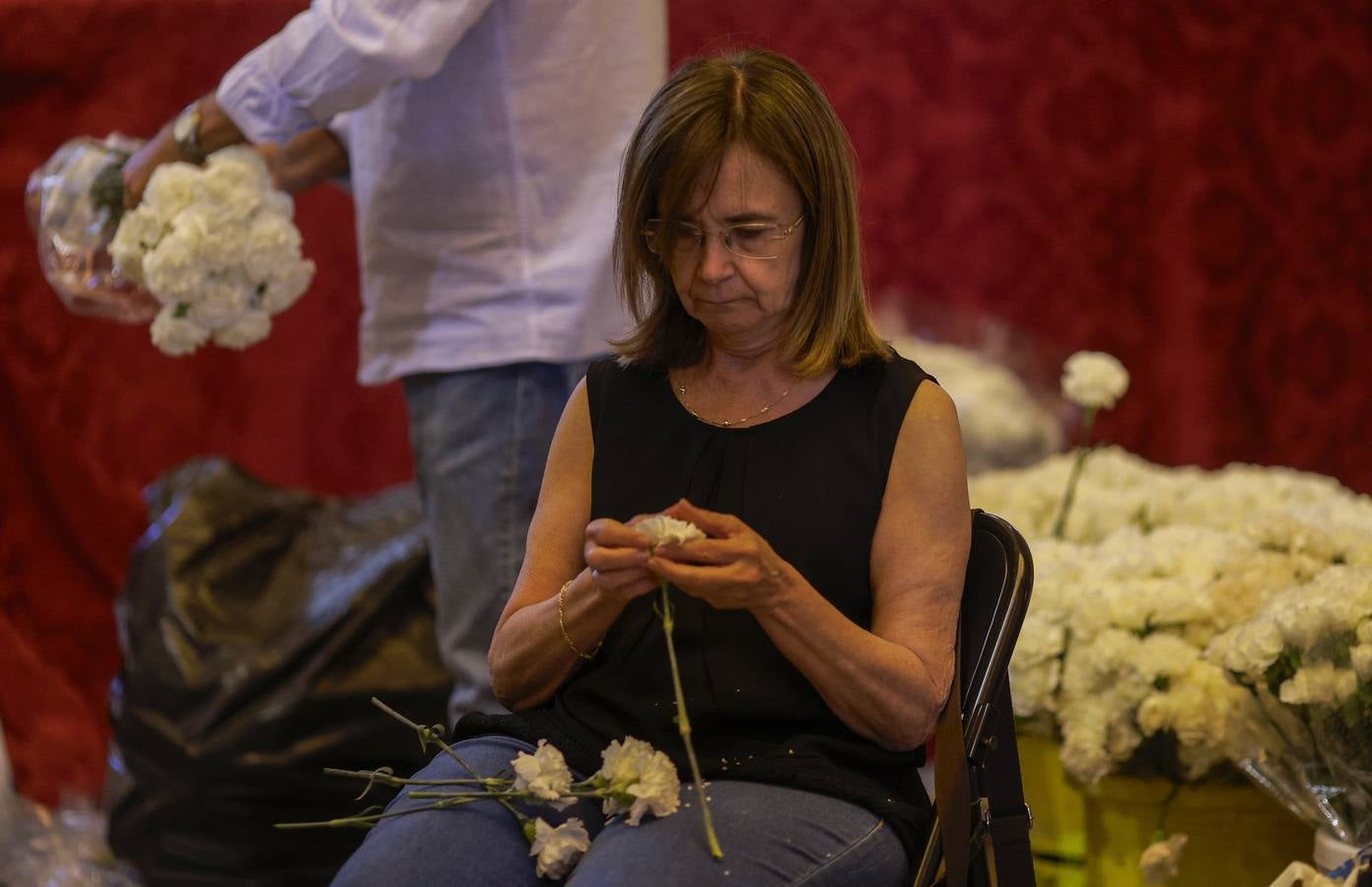 Último preparativos de los pasos que procesionan en la mañana del Corpus desde la Catedral de Sevilla