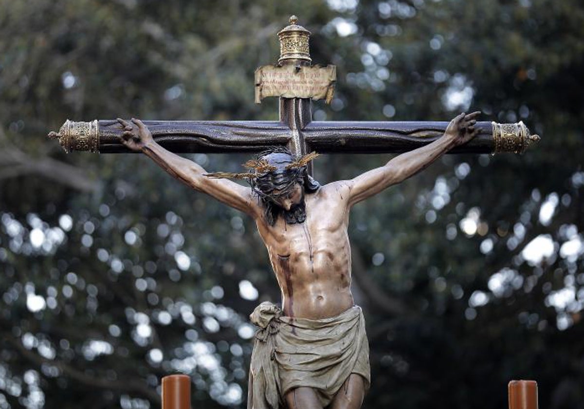 El Cristo de Burgos por las calles de Sevilla