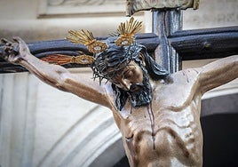 La procesión extraordinaria del Cristo de Burgos por su 450 aniversario, en imágenes