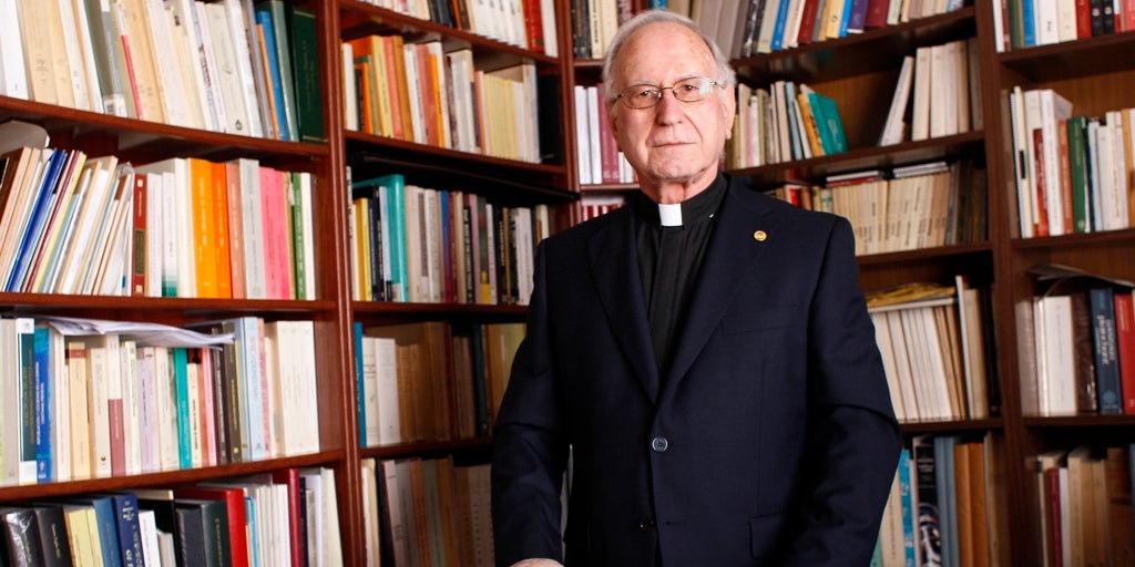 'Father Gonsales' vuelve a oficiar en inglés