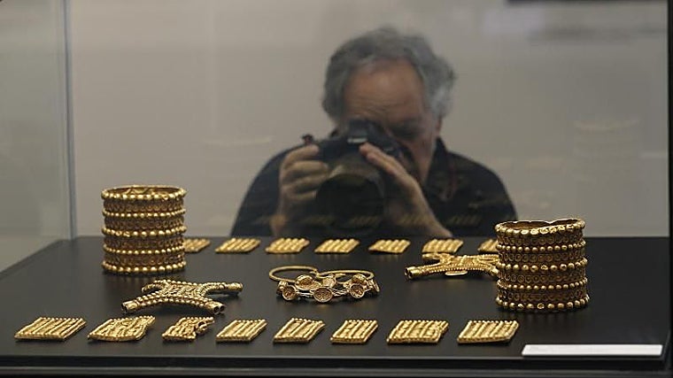 Una imagen del Tesoro del Carambolo de 2012, la última vez que fue expuesto en el Museo Arqueológico