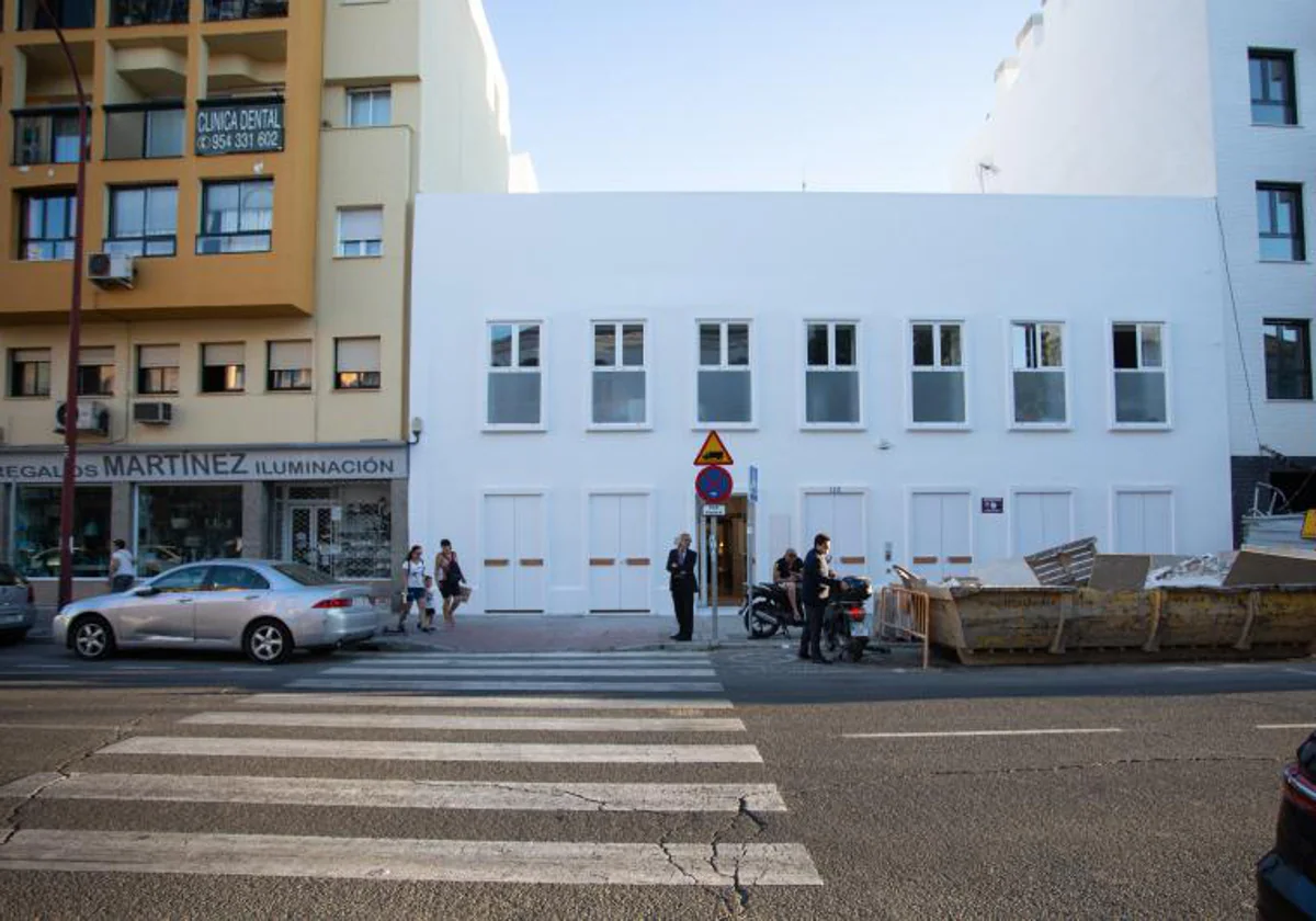 El Ayuntamiento de Sevilla cede por 75 años la Casa Tapón para la obra  social de la Esperanza de Triana