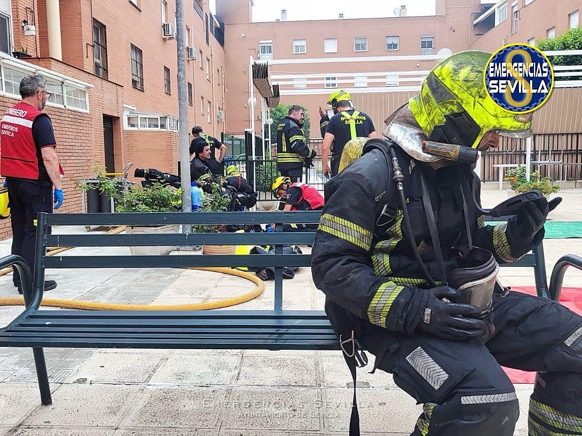 El fuego se ha localizado en la calle Estrella Rigel