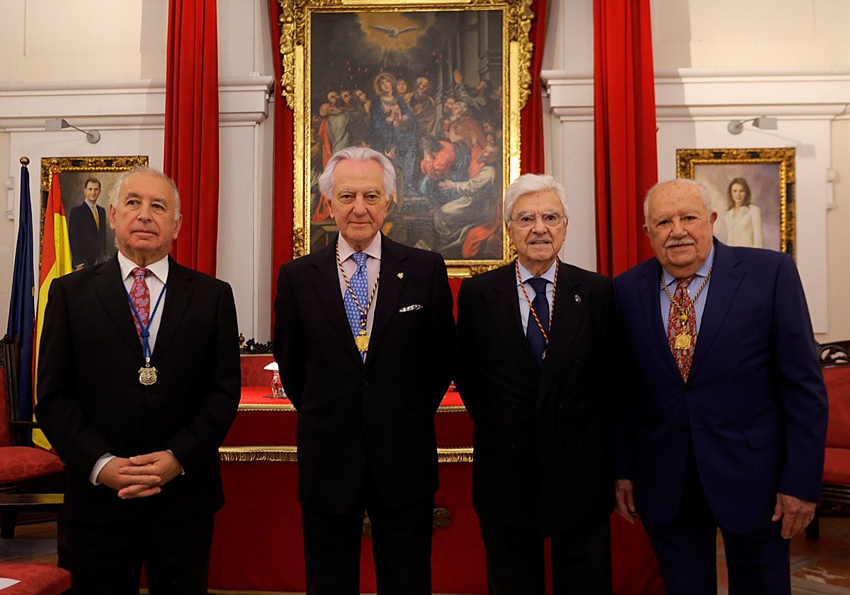 Francisco Baena, segundo por la derecha, ha sido el protagonista de esta conferencia centrada en el consentimiento informado