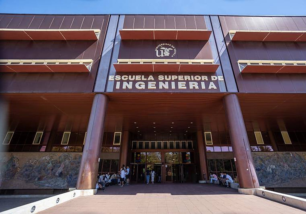 Fachada de la Escuela de Ingenieros en Sevilla