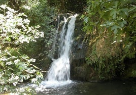 Reparan los alrededores de la cascada del Huéznar en San Nicolás tras los daños de las tormentas de Semana Santa