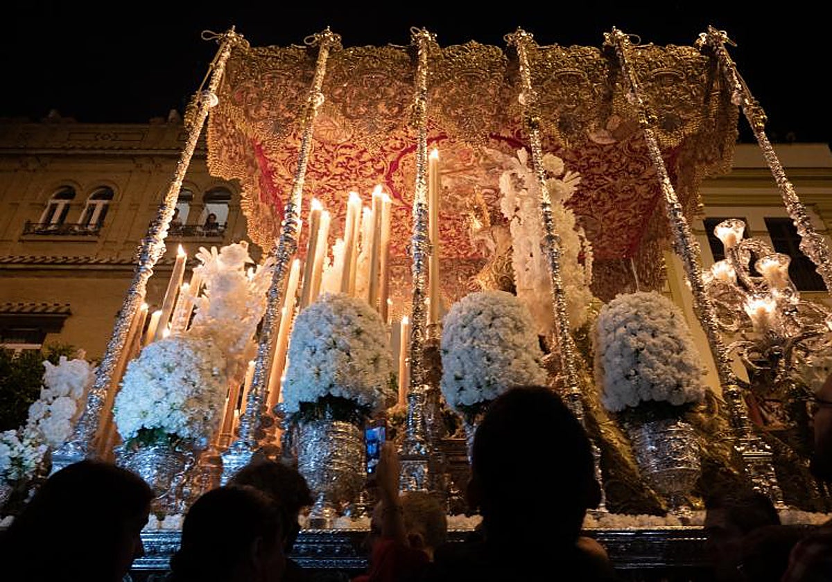 La Macarena en la calle Feria