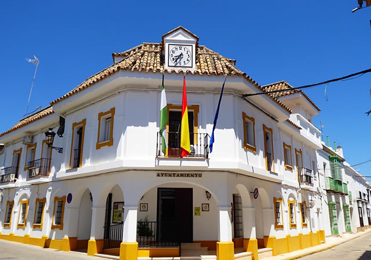 Exterior del edificio consistorial sede del Ayuntamiento de Peñaflor