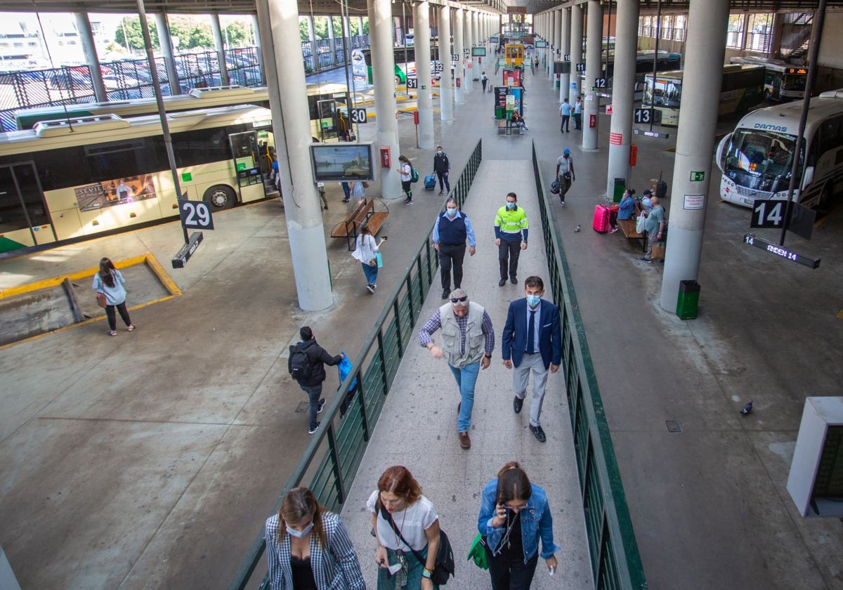 Por la estación de Plaza de Armas pasa una media de 17.000 viajeros diarios