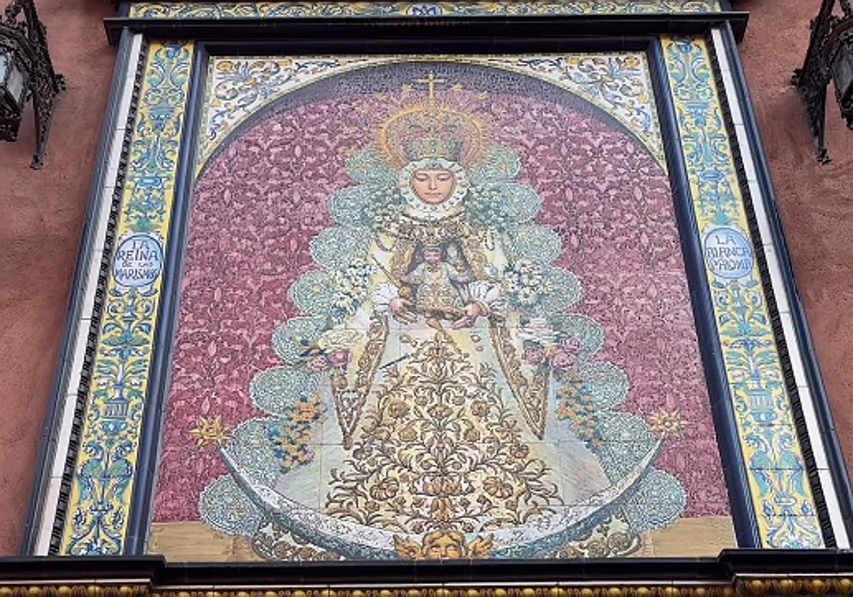 Camilo le ha cantado al azulejo de Rocío de Triana