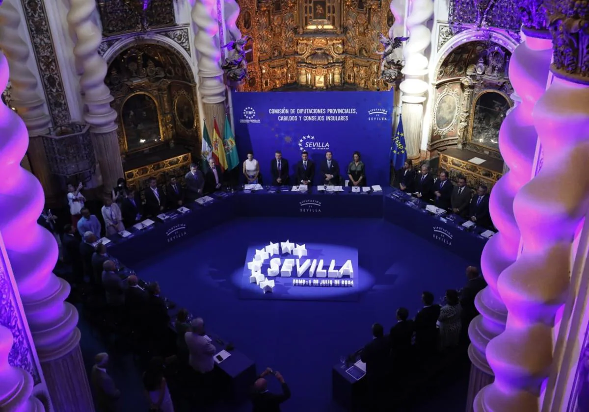 Las diputaciones de España se reúnen en Sevilla para debatir sobre el reto demográfico, la cohesión social y la financiación