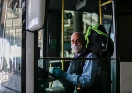 El Ayuntamiento de Sevilla reorganiza las paradas de los autobuses turísticos, que sólo podrán aparcar en el Prado de San Sebastián