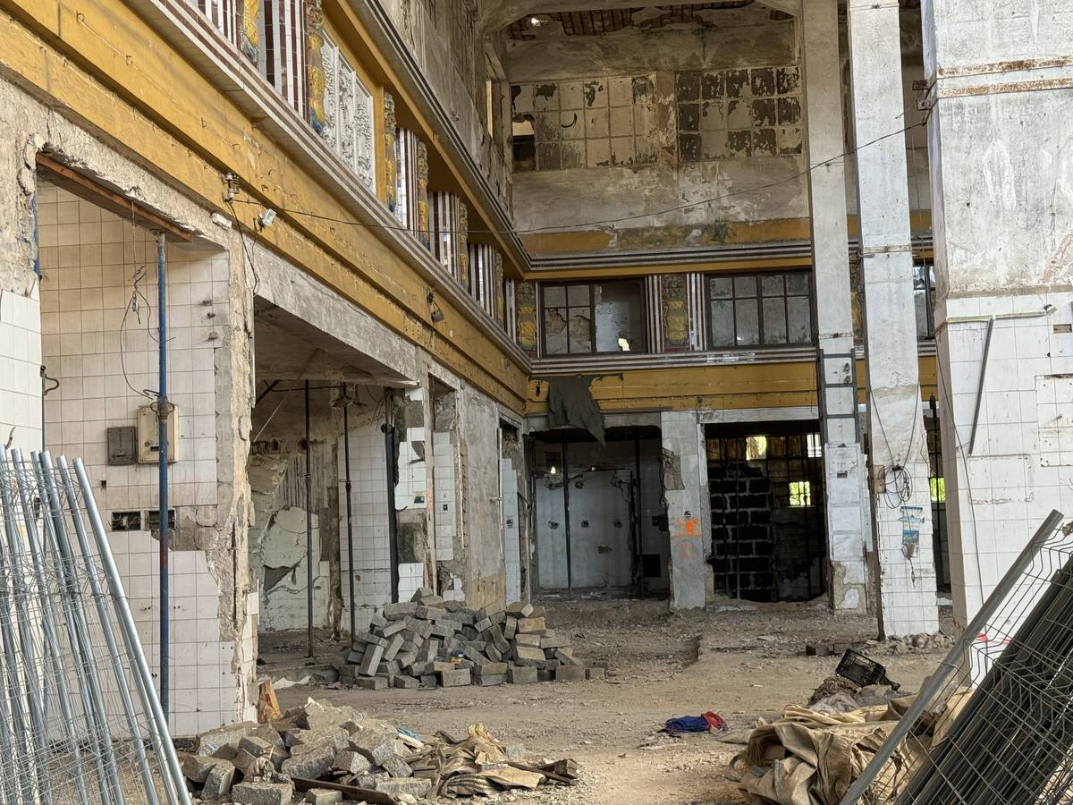 El edificio ofrece un estado de abandono y ruina que dista mucho de lo que fue en su día