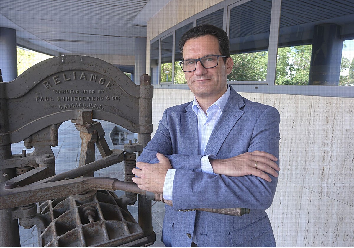 El matemático Juan González-Meneses en la sede de ABC