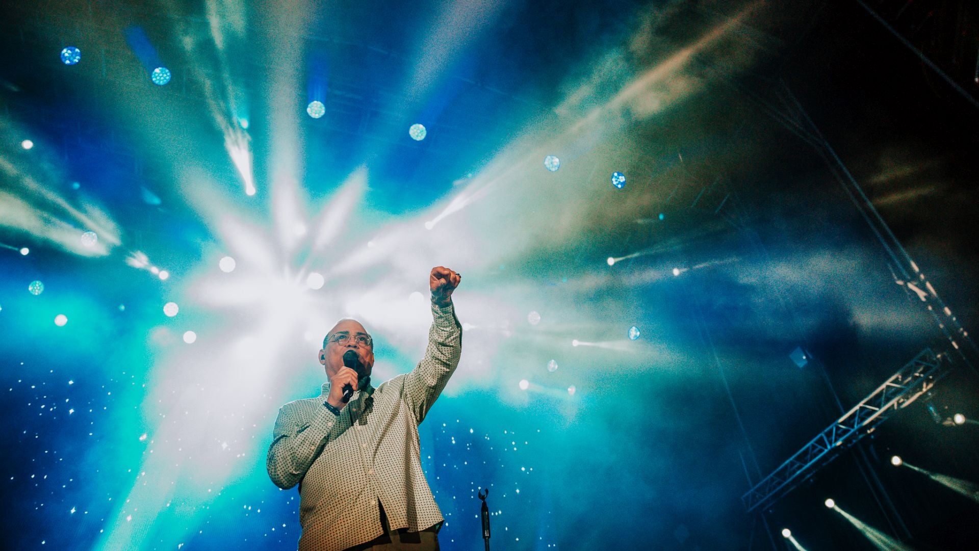 Gilberto Santa Rosa llena de salsa el Tío Pepe Festival, en imágenes