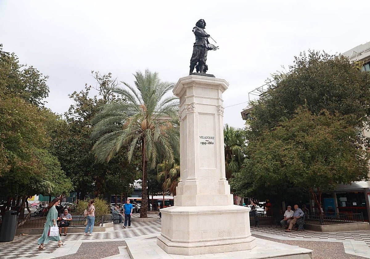 Estatua dedicada a Diego Velázquez en la sevillana Plaza del Duque