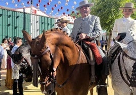 Cayetano Tirado, el octogenario de Dos Hermanas que sigue domando y montando a caballo a diario