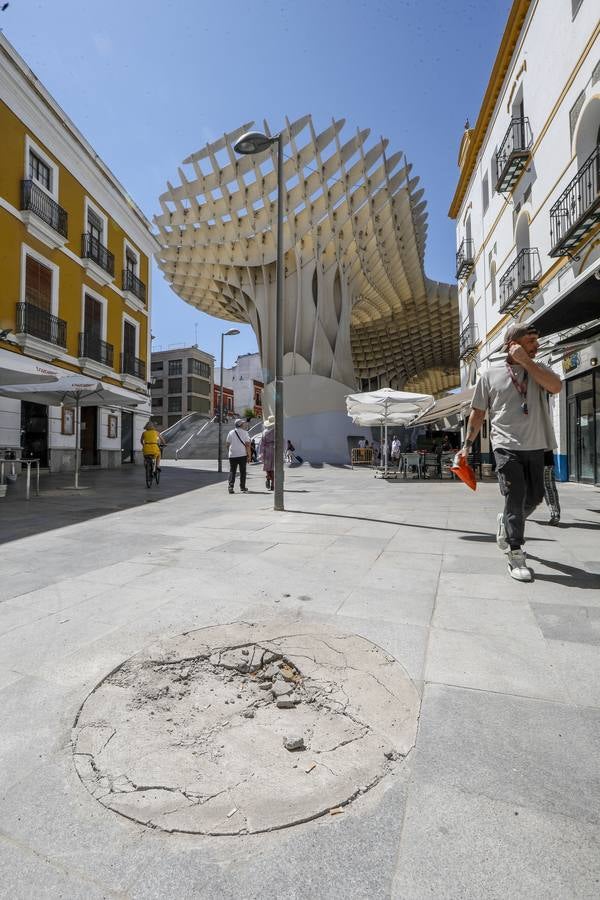 Estado de la calle tras la actuación de Urbanismo para eliminar los montículos