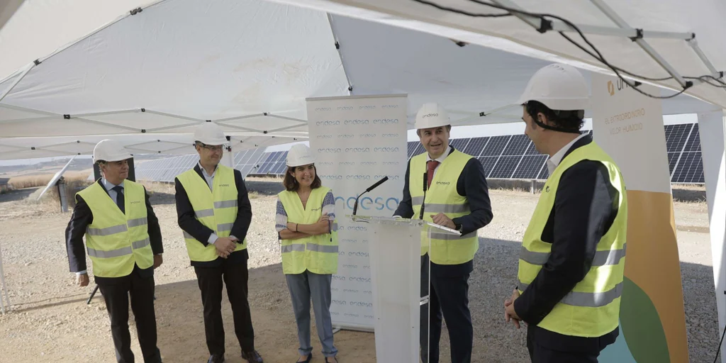 Endesa inaugura una planta solar de 90 megavatios en el Aljarafe