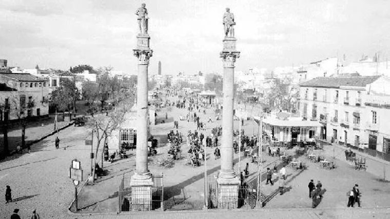 Imagen de la Alameda de Hércules en 1920