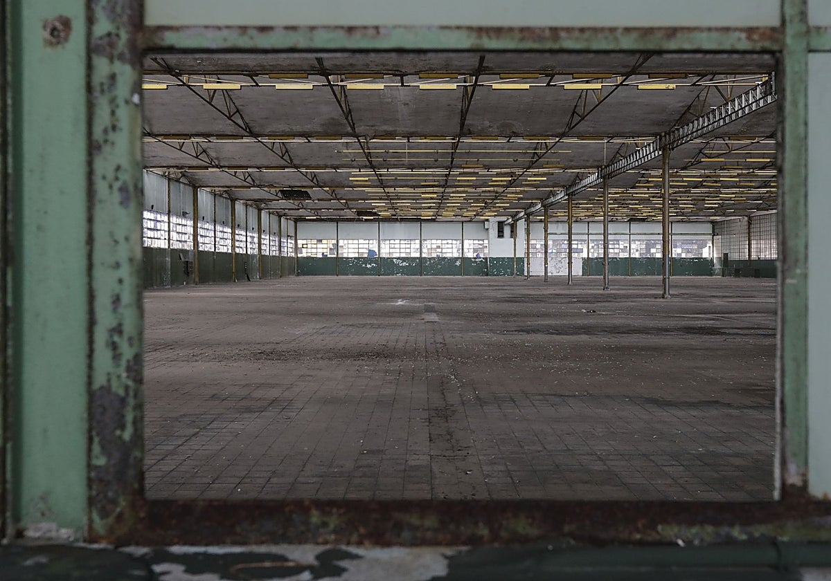 Imagen del interior de una de las naves de Hytasa propiedad del Ministerio de Hacienda