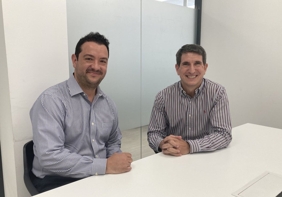 César Martín-Montalvo (RPow) y Javier Brey (H2B2)