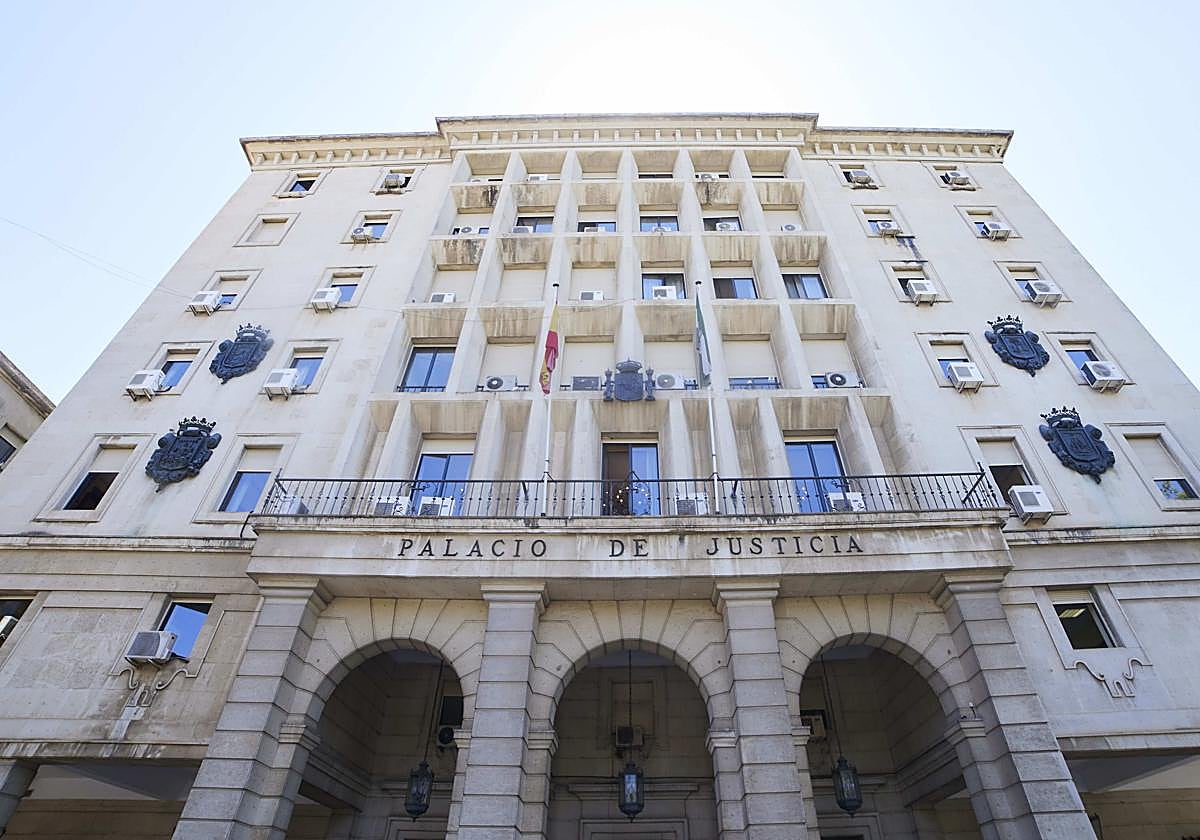 Fachada de la Audiencia Provincial de Sevilla