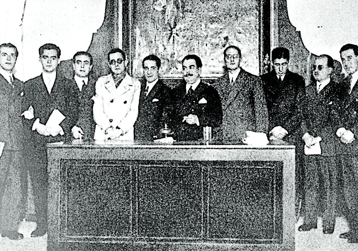 La foto del homenaje a Góngora en el Ateneo de Sevilla con los petas de la Generación del 27